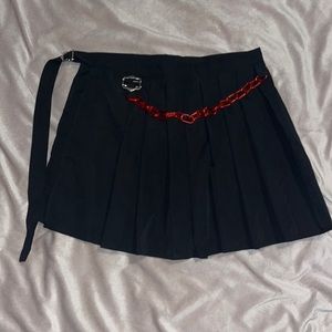 Pleated Split Skirt w Red Chain NEW